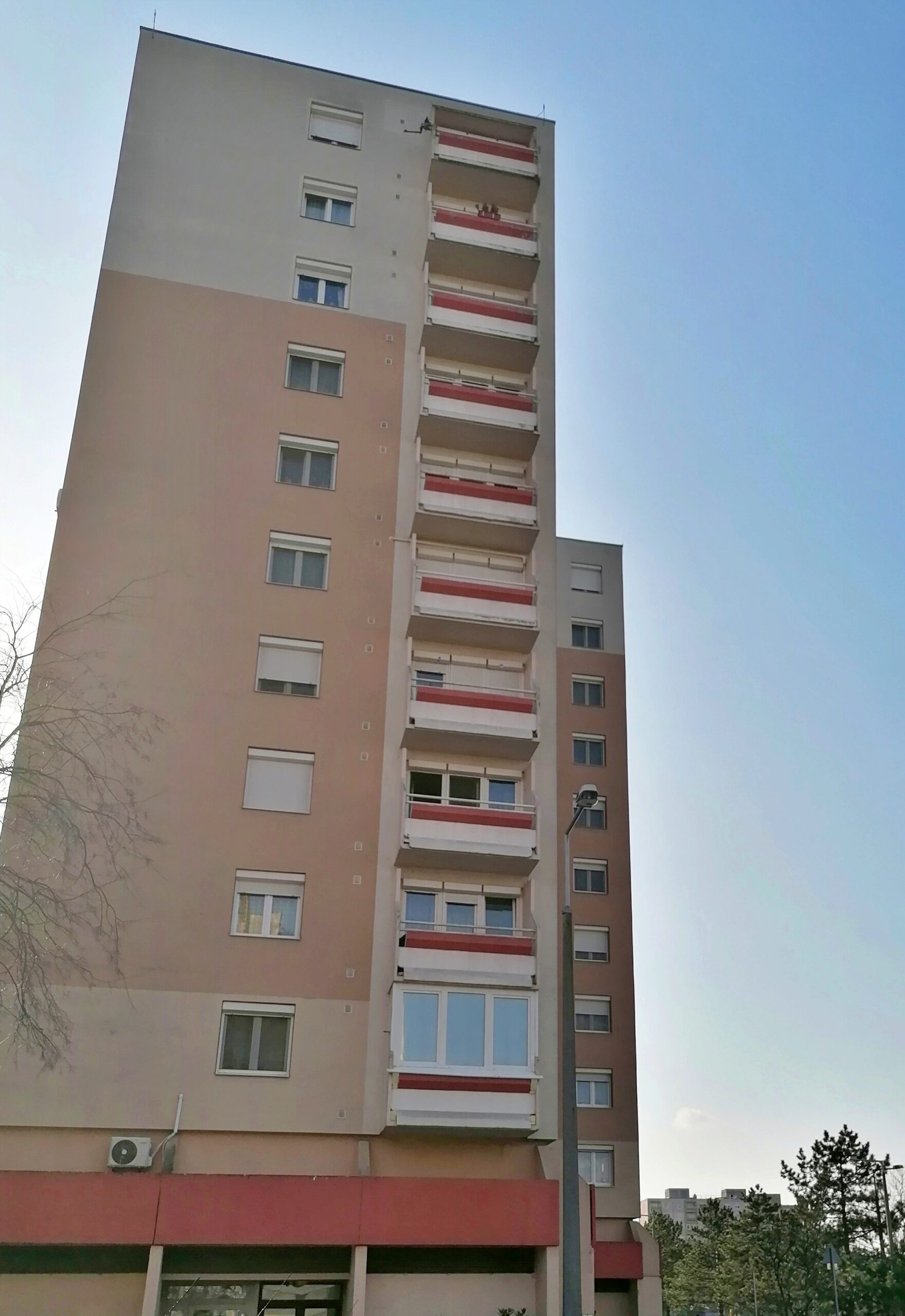 Read more about the article Három szobás erkélyes panellakás eladó Marcalváros I.-en